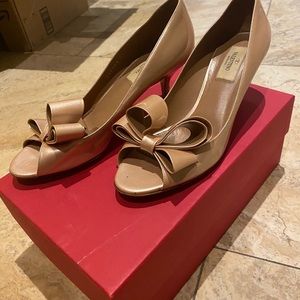 100% authentic Valentino mid-heel shoes
